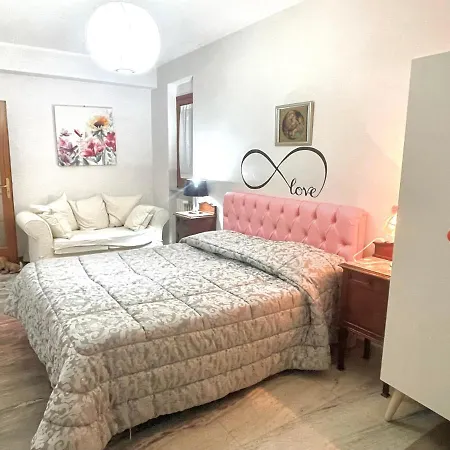 La Vie En Rose Apartment *