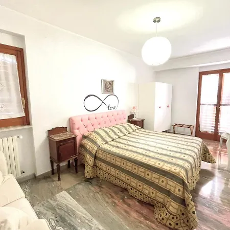 La Vie En Rose Apartment *