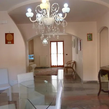 La Vie En Rose Apartment
